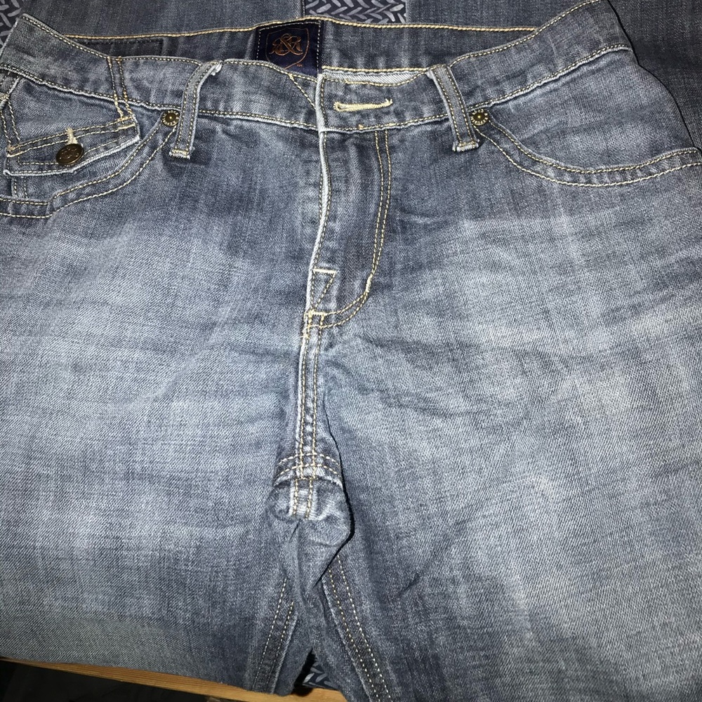 Crisp denim jeans